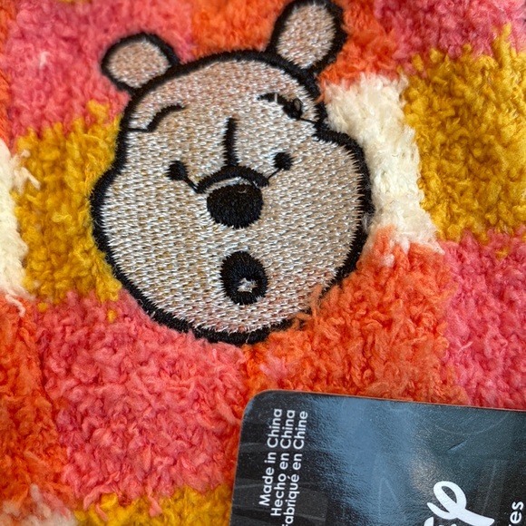 Set of 2 Winnie the Pooh socks NWT! Fuzzy, Fits womens shoe size 4-10 - Picture 2 of 12
